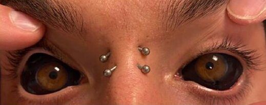 Tatuare il bianco dell'occhio