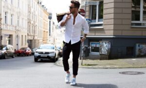 sneakers-da-uomo-bianche-indossate