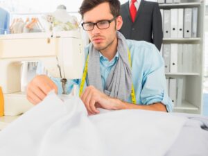 Quanto guadagna uno stilista? Corsi, tempo, stipendio