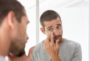 Cura della pelle per uomini di 30 anni