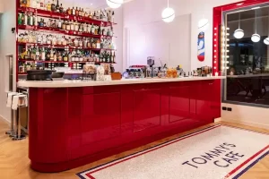 Tommys-Cafe-bancone-bar.jpg