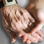 Festa del Papà 2025, cosa regalare a un padre anziano che ha praticamente tutto