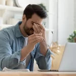 uomo e momenti difficili