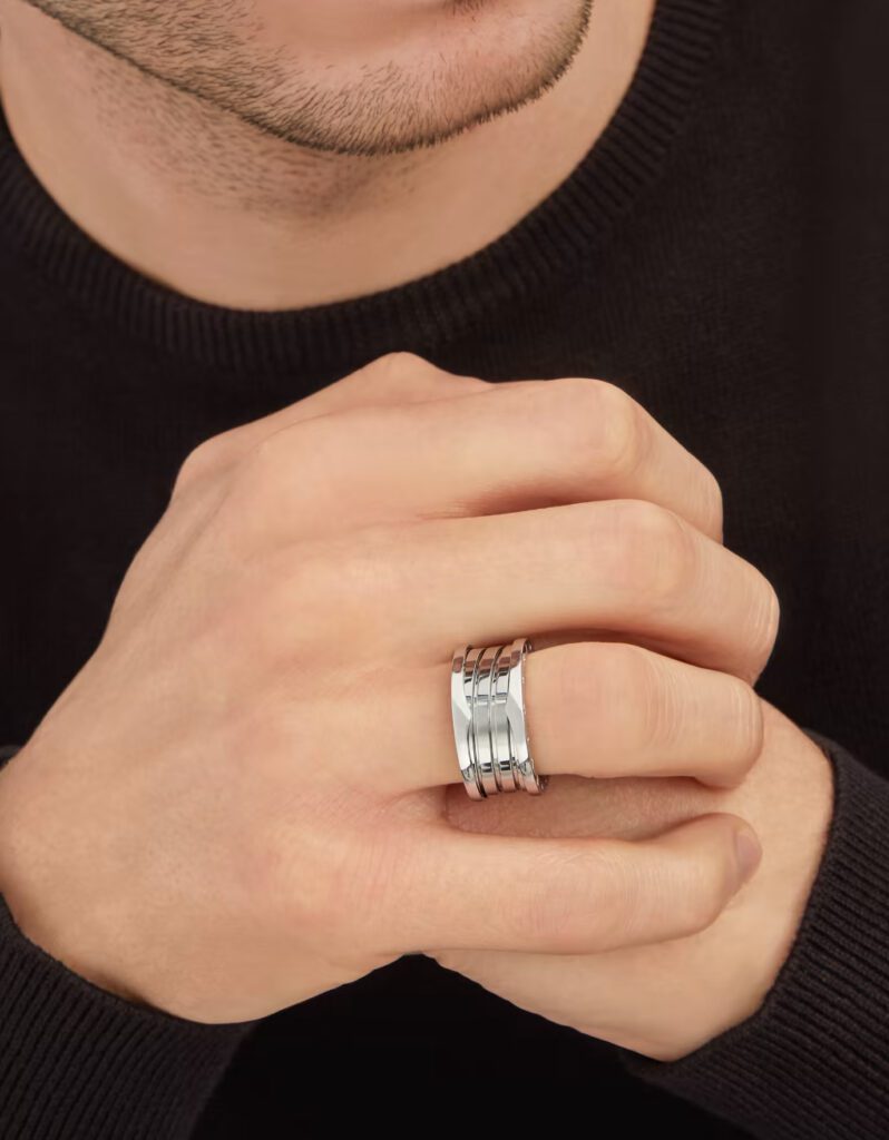 Minimalista e preziosissimo, l'anello B.zero1 di Bulgari. Photocredit Bulgari.com