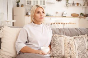 indoor-portrait-woman-sitting-couch