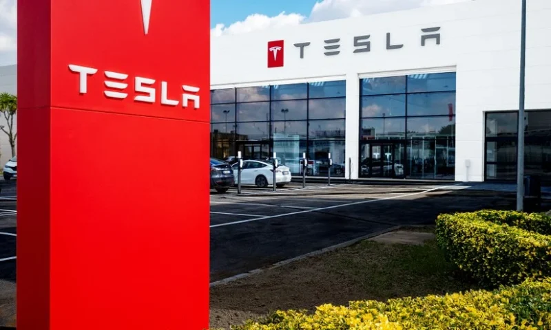 Tesla Center in Italia