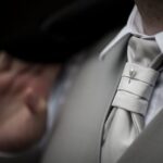 l'arte del nodo della cravatta per uno Sposo del 2025