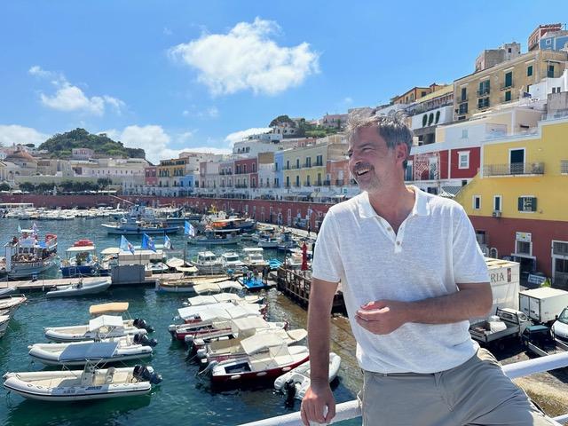 Riparte il programma “Azzurro, Storie di mare” ideato e condotto da Beppe Convertini