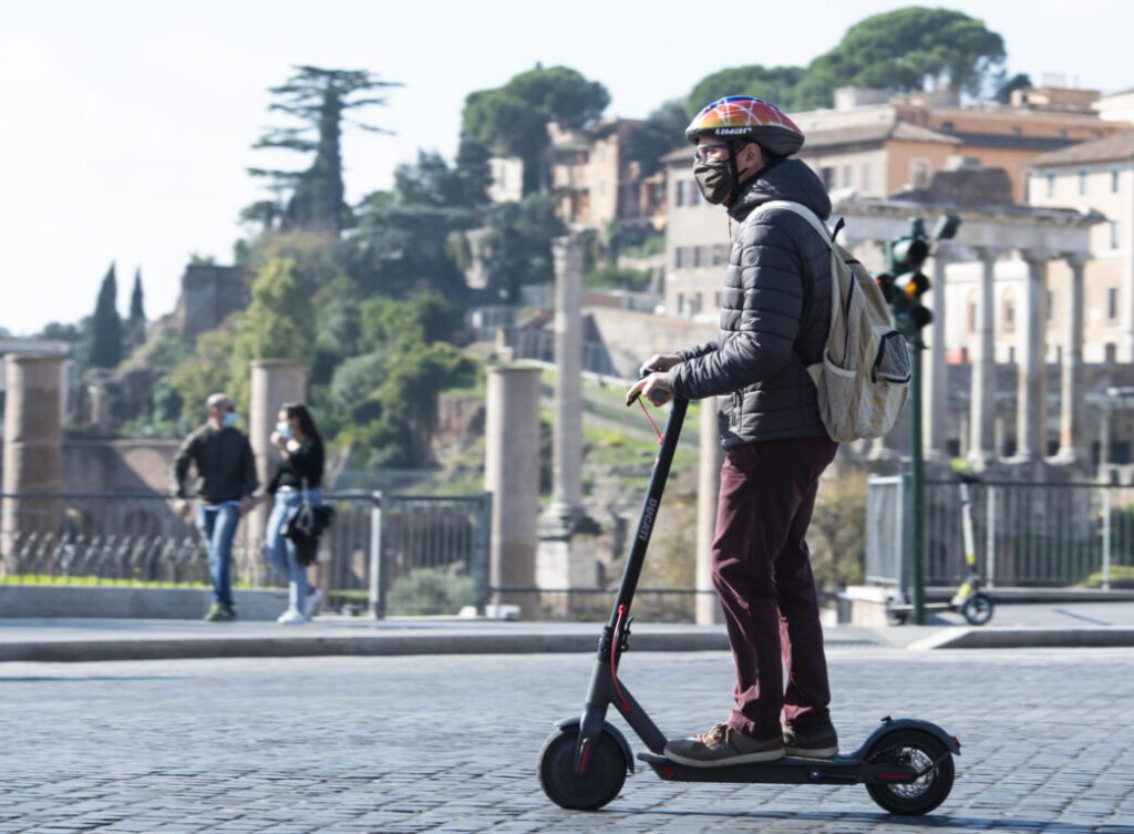 Nuove Regole per l'RC Auto: anche i Monopattini Elettrici Dovranno Essere Assicurati