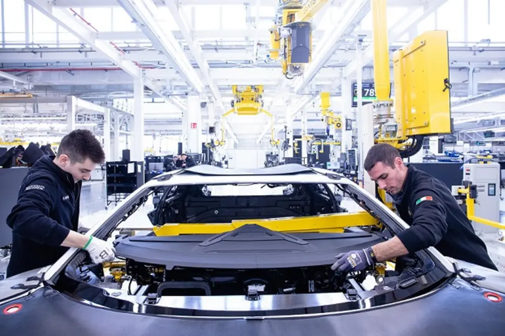 Lamborghini Revuelto: ordini al top, produzione pianificata oltre il 2025