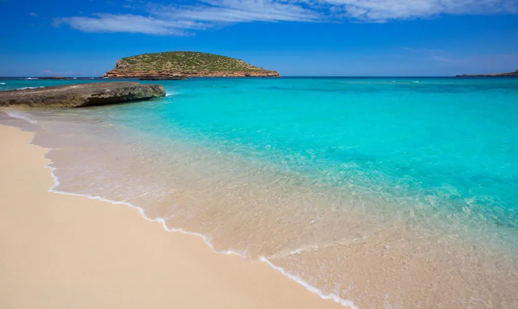 Ibiza in 7 giorni: 7 spiagge da esplorare in un viaggio indimenticabile