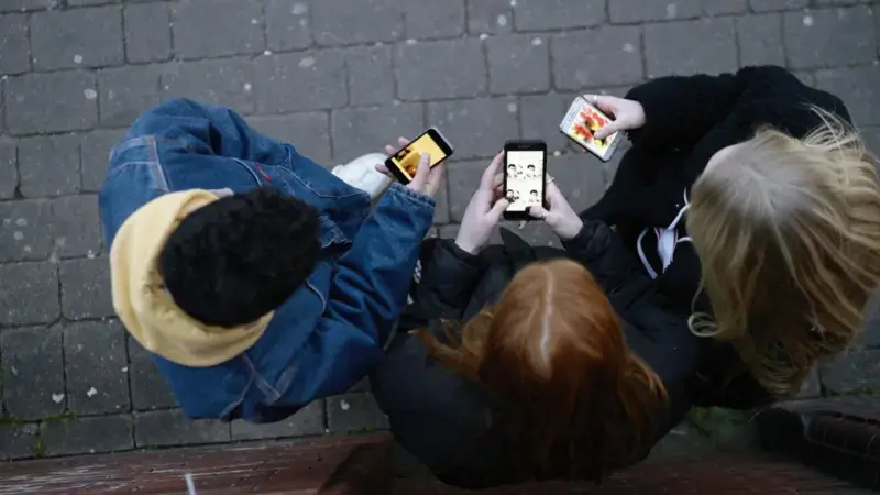 Figli e Challenge Pericolose Online: cosa sapere per proteggere i propri ragazzi