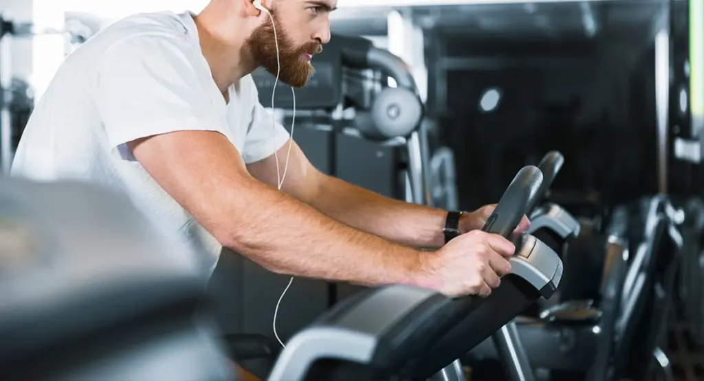 La Guida Completa di MoltoUomo.it per Tornare in Forma dopo le Vacanze: Routine ed Esercizi consigliati