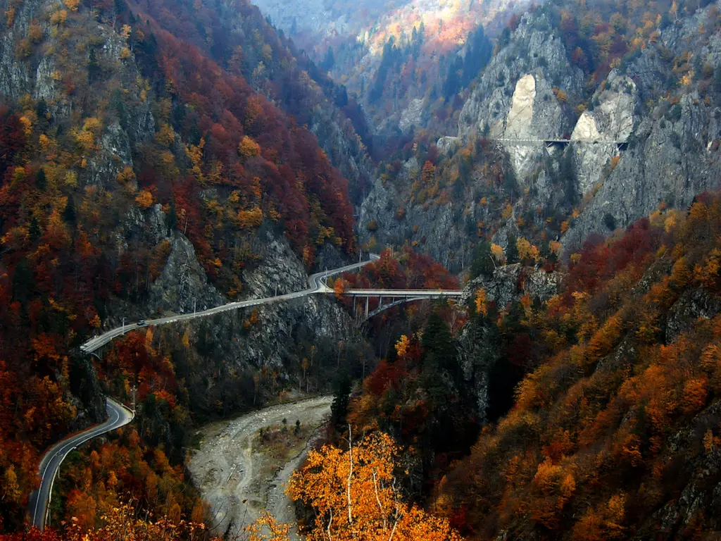 Romania in Autunno tra Le Migliori Destinazioni per una Vacanza d'Autunno 2023: Alla Scoperta dei Luoghi Incantevoli da Visitare