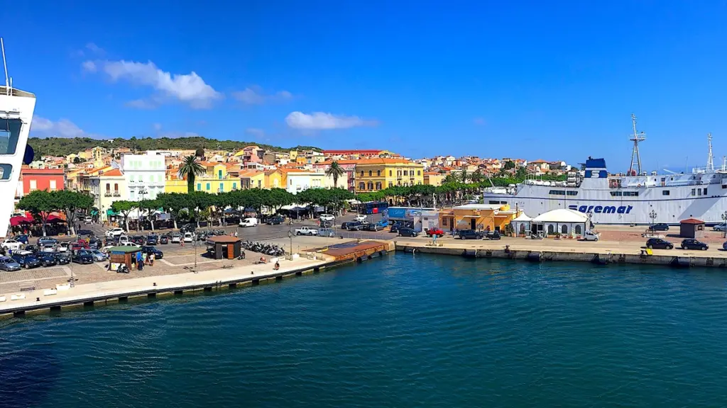 Carloforte-vista-dal-porto-ph.-Giuseppe-Murru (1) (1)