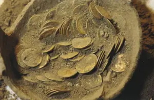 Le-monete-doro-recuperate-credits Museo San Mamiliano di Sovana