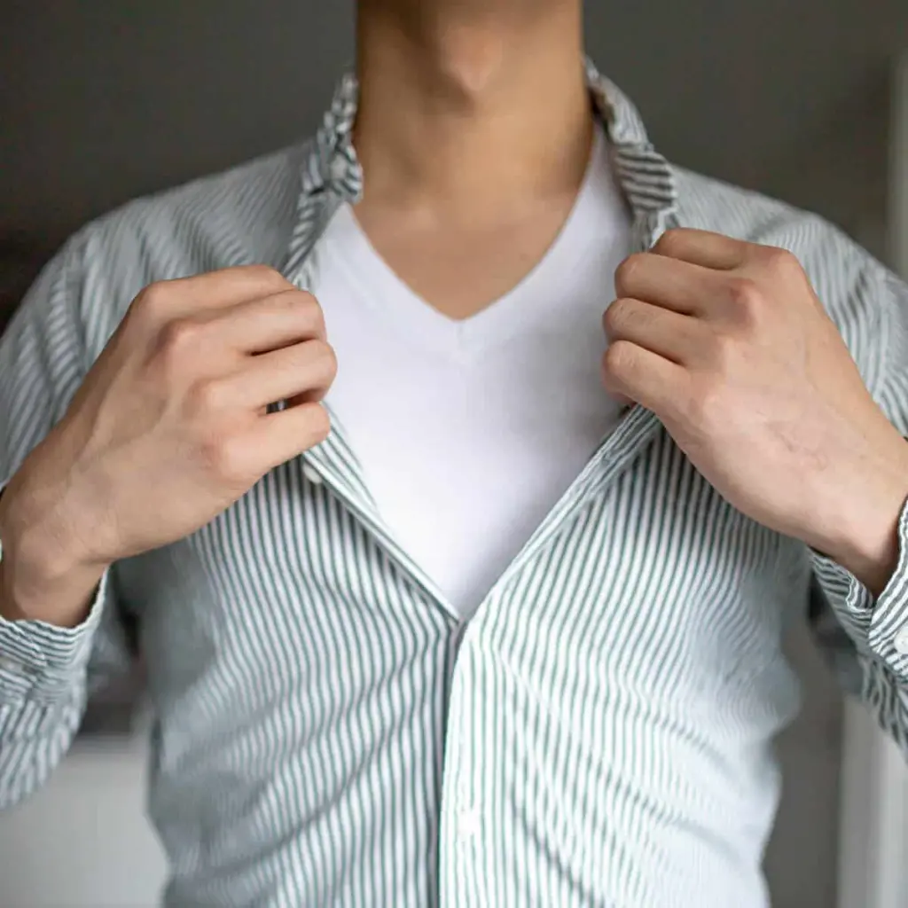 Guida completa alle magliette intime da uomo: comfort, stile e qualità