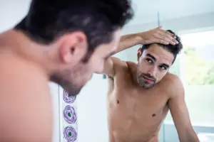 Capelli bianchi uomo, ecco alcuni rimedi naturali