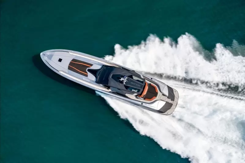 Bolide 80: l'Incredibile Volo a 76 Nodi dell'Hyper Muscle Yacht
