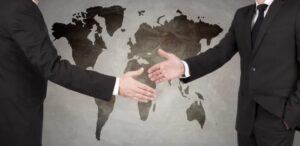 Navigare nel Labirinto Giuridico degli Affari Internazionali: Viaggio tra Normative, Contratti e Risoluzione delle Dispute
