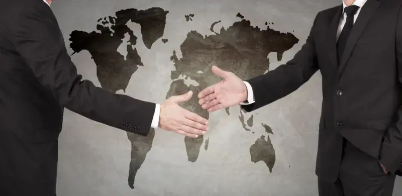 Navigare nel Labirinto Giuridico degli Affari Internazionali: Viaggio tra Normative, Contratti e Risoluzione delle Dispute