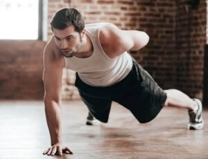 Fitness: i migliori esercizi da fare a casa per rimanere in forma.
