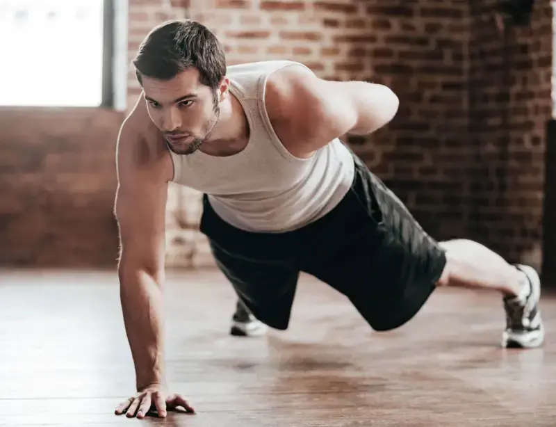 Fitness: i migliori esercizi da fare a casa per rimanere in forma.