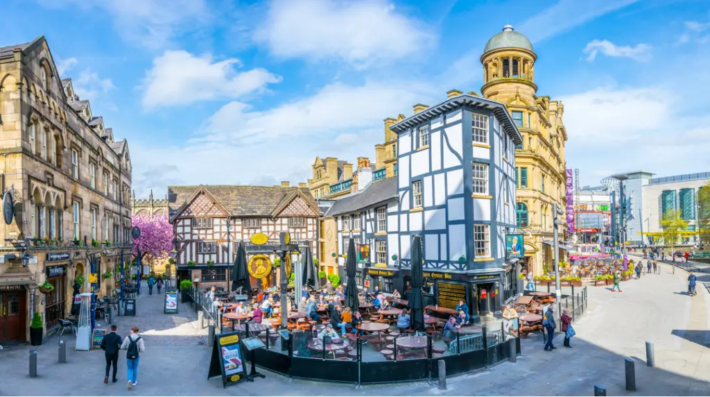 Tour alla scoperta dell'Inghilterra: 5 tappe da non perdere tra storia, arte e divertimento; Manchester.