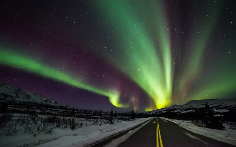 Sotto Cieli Magici: Esplorando le Meraviglie dell'Aurora Boreale in Tre Continenti