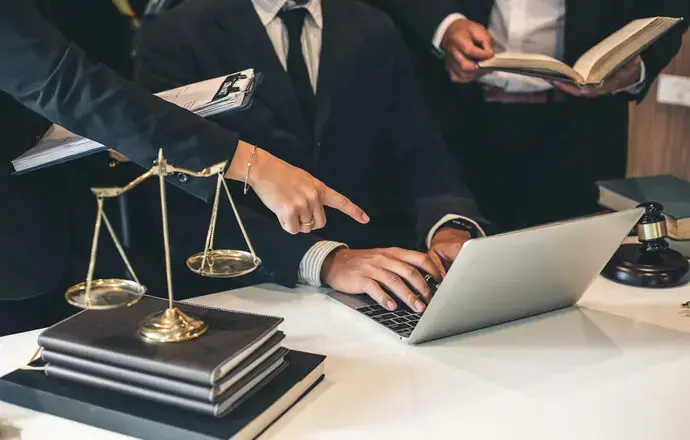 Il Ruolo del Diritto nella Vita dell'Uomo Moderno