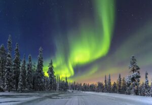 Sotto Cieli Magici: Esplorando le Meraviglie dell'Aurora Boreale in Tre Continenti