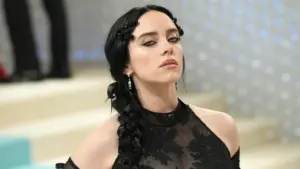 Billie Eilish ed il suo Coming Out: Oltre le Etichette, la Forza di Essere Se Stessi