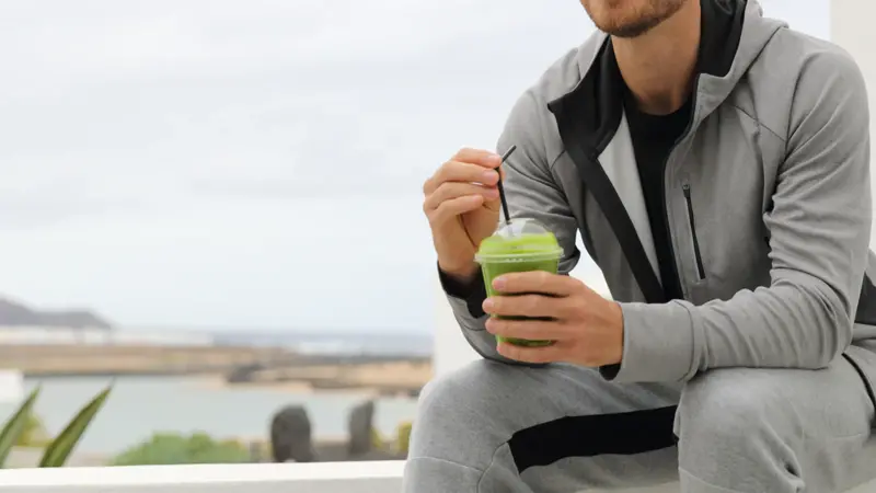 Come eliminare le tossine dopo le feste: i cibi e le bevande detox