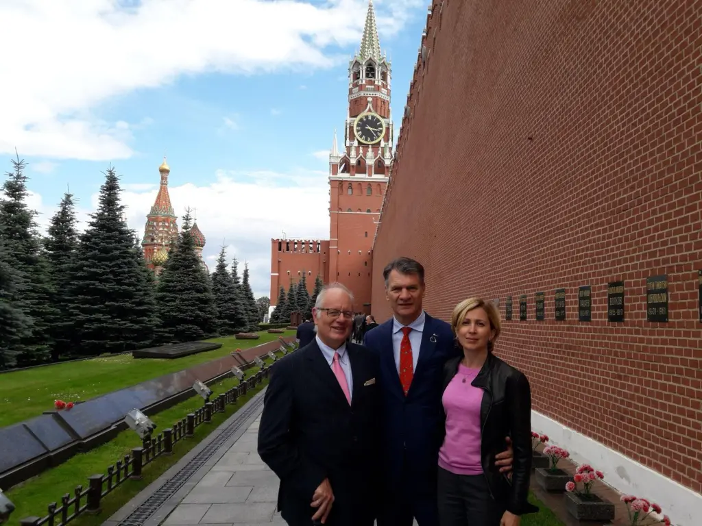 Con l'astronauta Paolo Nespoli e sua moglie sotto le mura del Cremlino nel 2017