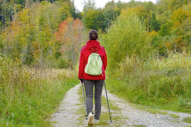 Vacanza en plein air: tra natura e benessere, ecco una nuova tendenza viaggi 2024