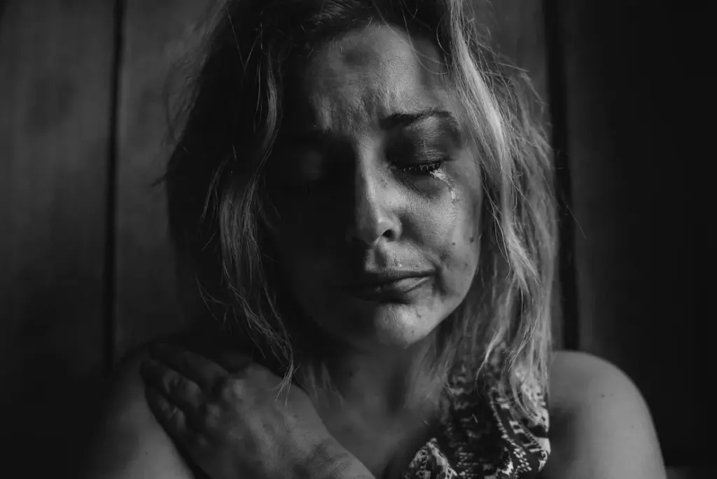 Il reato di violenza domestica: cos’è, come si configura e come si denuncia