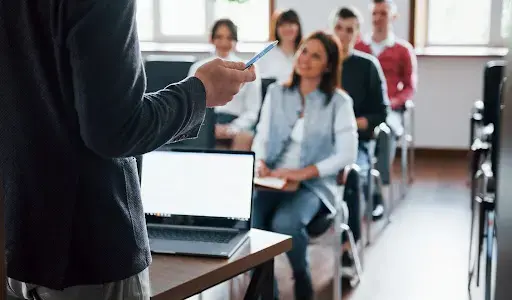 Corsi post diploma finanziati: quali sono, come partecipare e quali sono i più cercati nel 2024