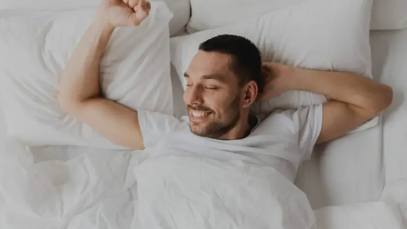 abitudini per migliorare il sonno migliorare sonno uomo