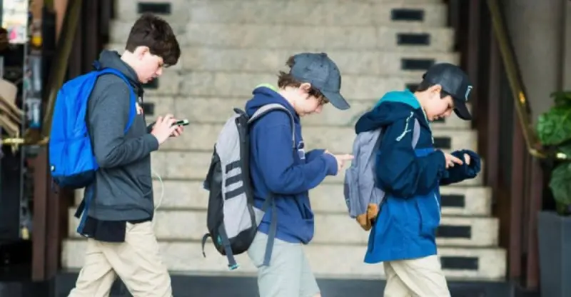 I nostri figli e lo smombie; cosa possiamo fare per proteggerli?