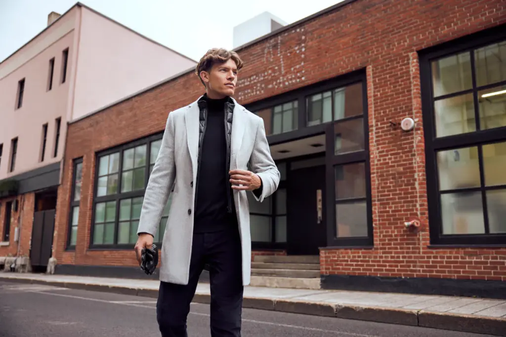 Come un uomo può vestirsi in modo adeguato e confortevole