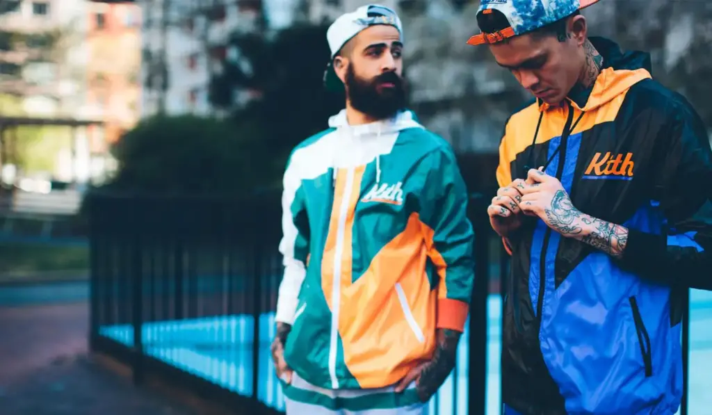 Il ritorno della abbigliamento maschile anni '90 grazie alla Gen-Z