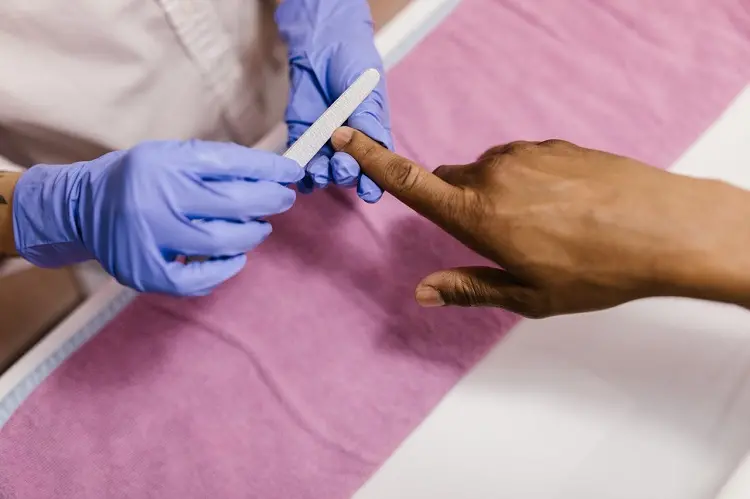 Smalto per uomo: la nail art non è più solo questione da donne