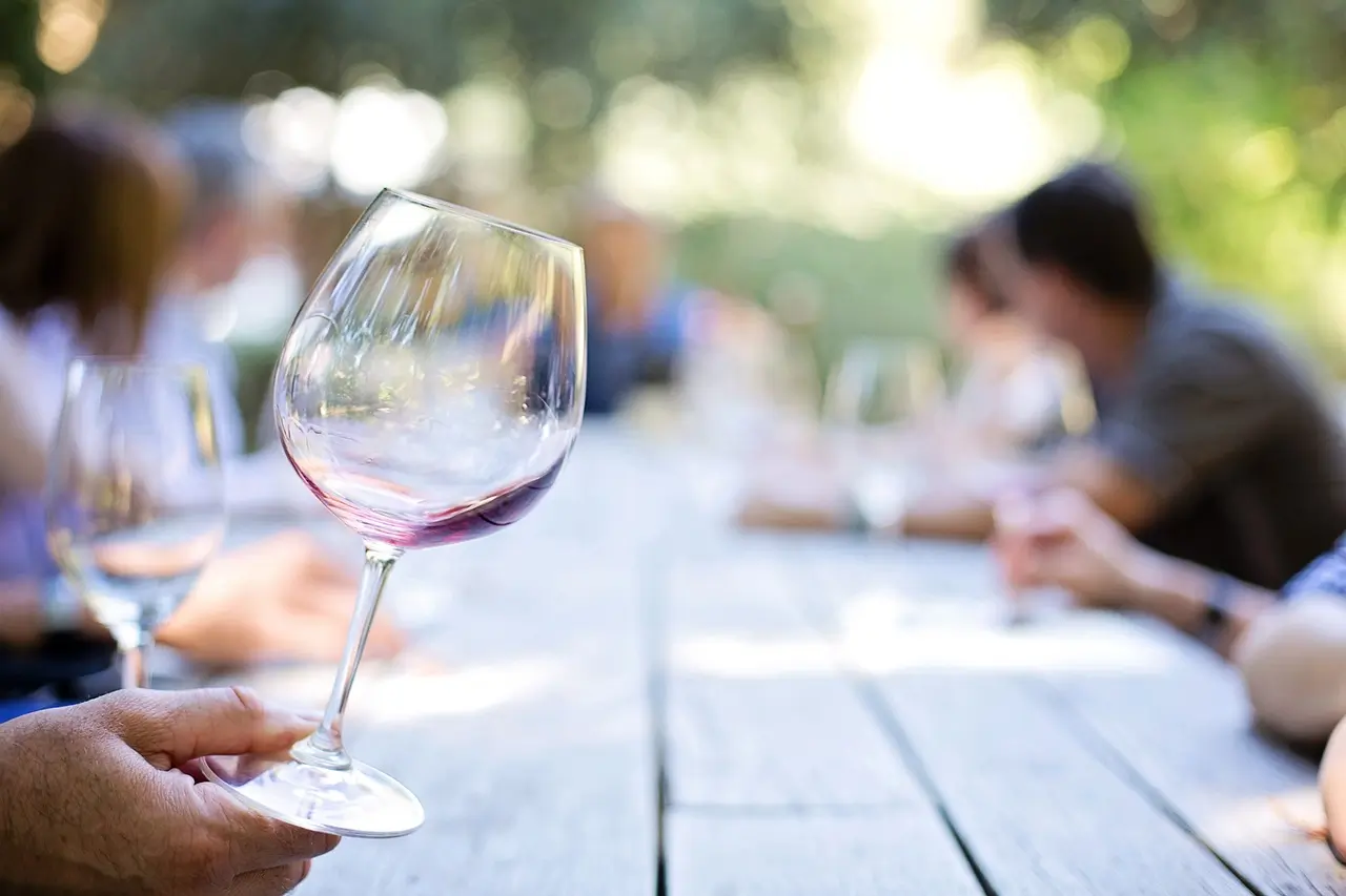Le 4 destinazioni perfette in Italia per un'indimenticabile degustazione di vini in cantina