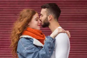 13 aprile, alla scoperta della giornata più dolce dell'anno: l'International Kissing Day!
