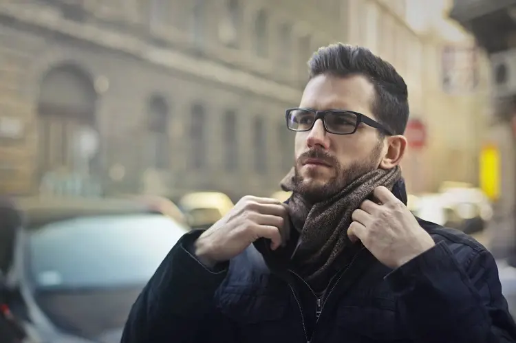 Foulard Uomo, un tocco di stile per qualunque outfit, sia raffinato che casual