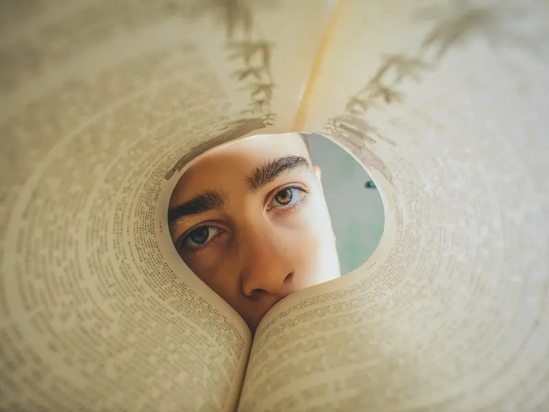 Donare un libro: una scelta di amore e passione per la cultura; in questo articolo, la nostra guida ai migliori libri da regalare ad un uomo nel 2024
