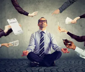 Lavorare nel nostro ufficio, spesso in compagnia di colleghi di ogni genere, ci rende spesso infelici, instaurando nel nostro organismo un malessere latente ed uno stress lavorativo, che aumenta i fattori di rischio per la nostra salute a tutto discapito del nostro benessere psico fisico.