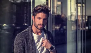 Taglio-Capelli-Mossi-per-Uomo-Le-Tendenze-del-2024
