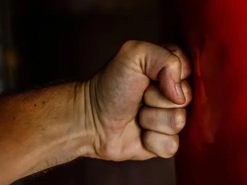 Nonostante i passi avanti e le rivendicazioni femministe, gli episodi di violenze sulle donne e sessismo continuano a verificarsi in ogni parte del mondo.