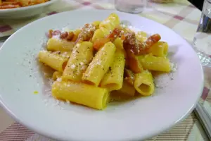 carbonara-piatto-trattoria